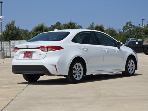 Certified 2025 Toyota Corolla LE FWD image 5