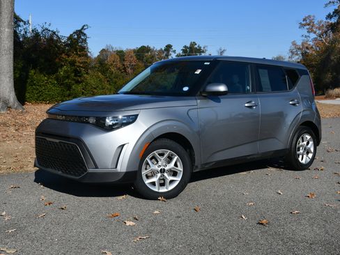 Used 2023 Kia Soul LX w/ Option Group 015 image 3