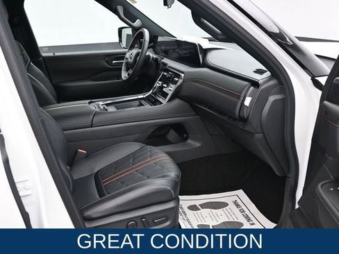 Used 2025 Nissan Armada PRO-4X image 13