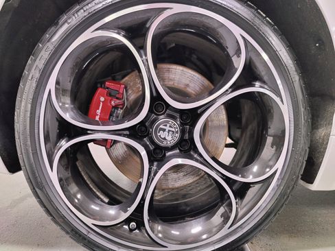 New 2025 Alfa Romeo Giulia AWD w/ Veloce Package AWD image 8