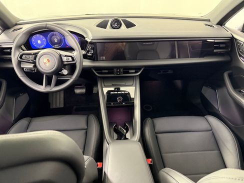 Certified 2025 Porsche Macan Electric image 17