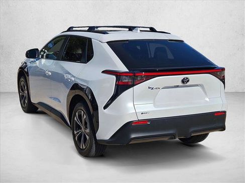 Used 2024 Toyota bZ4X XLE w/ Weather Package image 8