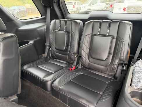 Used 2017 Ford Explorer Platinum AWD/4WD image 13