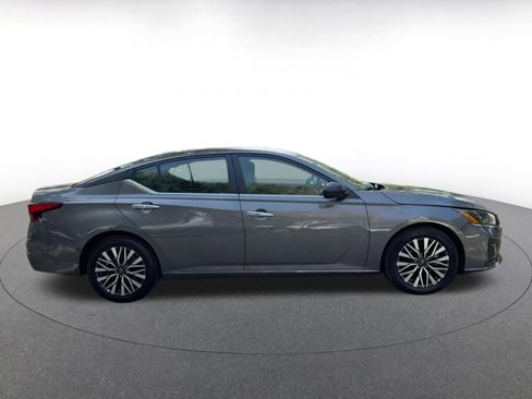 Used 2025 Nissan Altima 2.5 SV image 16