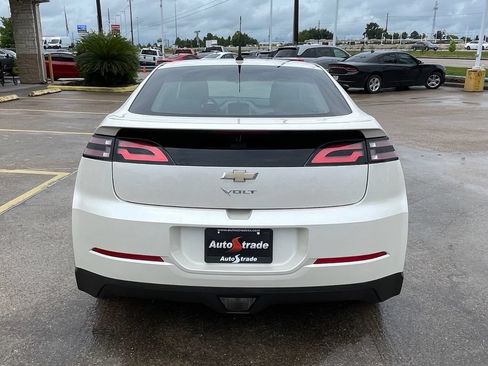 Used 2014 Chevrolet Volt FWD image 9