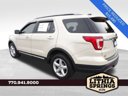 Certified 2018 Ford Explorer XLT FWD image 6