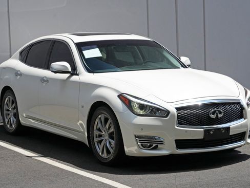 Used 2019 INFINITI Q70 Luxe RWD image 54