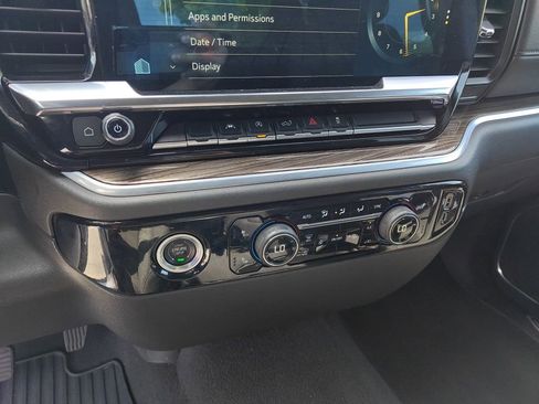 Used 2022 Chevrolet Silverado 1500 LT AWD/4WD image 15
