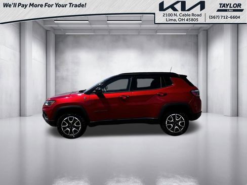 Used 2025 Jeep Compass Trailhawk AWD/4WD image 13