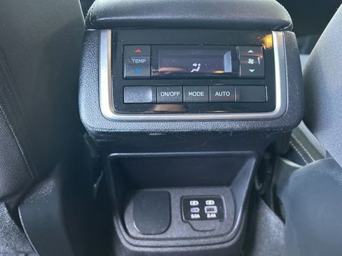Used 2023 Subaru Ascent Premium image 26