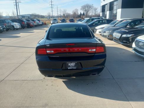 Used 2012 Dodge Charger SE image 3