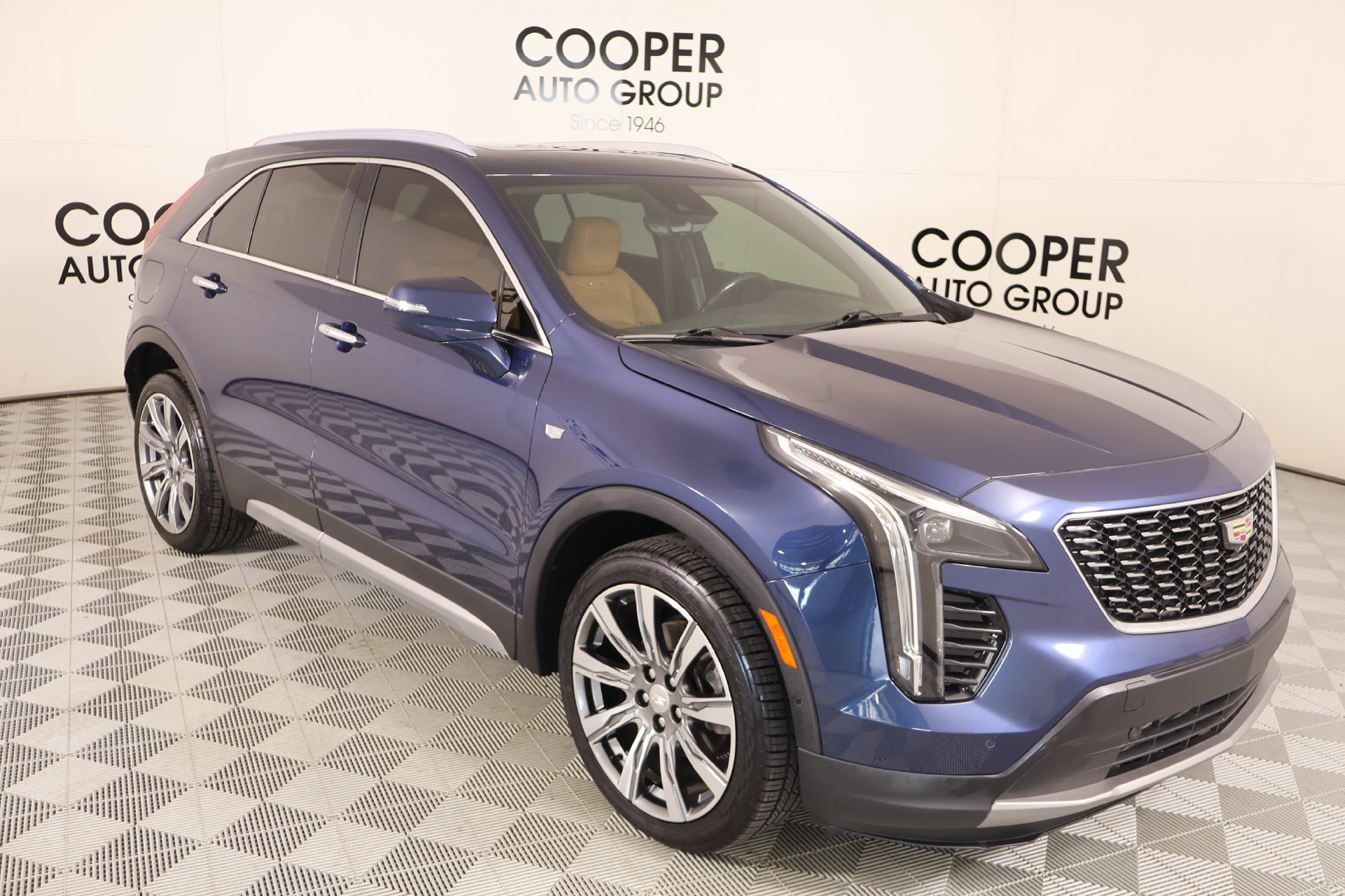 Used 2019 Cadillac XT4 Premium Luxury FWD image 1
