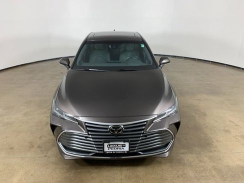 Used 2019 Toyota Avalon Limited image 4