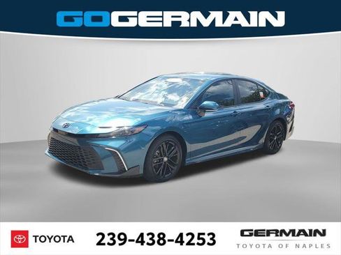 Certified 2025 Toyota Camry SE FWD image 1