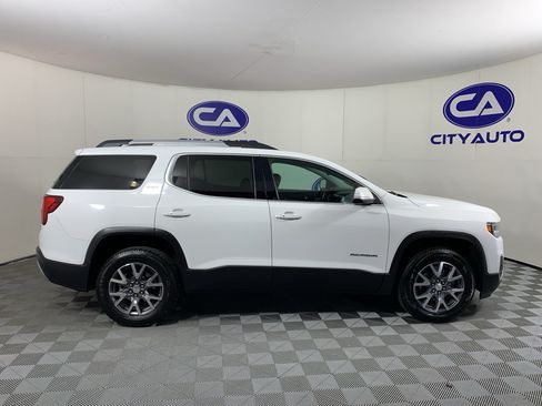 Used 2023 GMC Acadia SLT AWD/4WD image 2