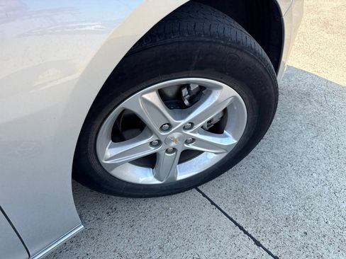 Used 2022 Chevrolet Malibu LS FWD image 16