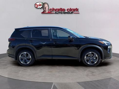 Used 2024 Nissan Rogue SV w/ SV Premium Package FWD image 6