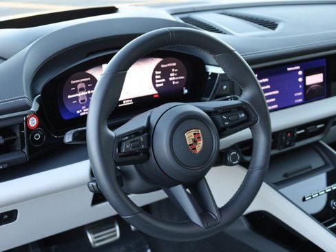 Used 2025 Porsche Macan 4 Electric image 23