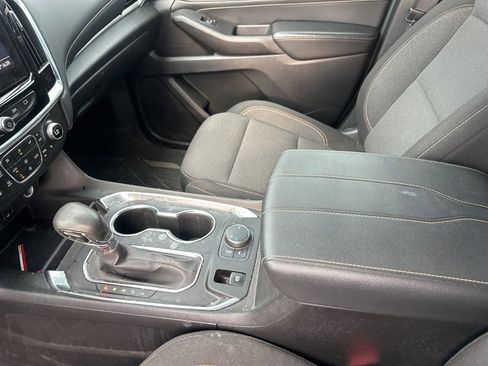 Used 2021 Chevrolet Traverse LT FWD image 27
