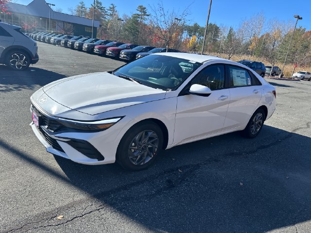 New 2026 Hyundai Elantra Hybrid FWD 360° Tour