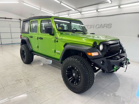 Used 2019 Jeep Wrangler Unlimited Sport AWD/4WD image 3