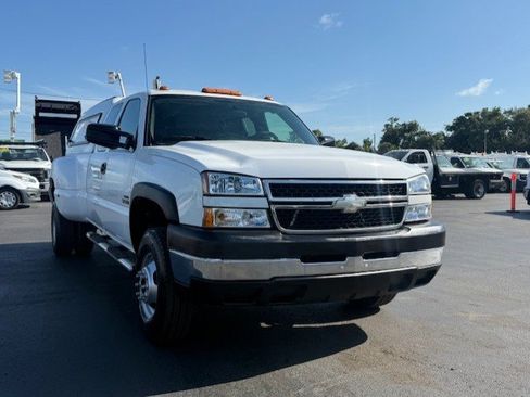 Used 2006 Chevrolet Silverado 3500 W/T w/ Heavy-Duty Power Package image 4