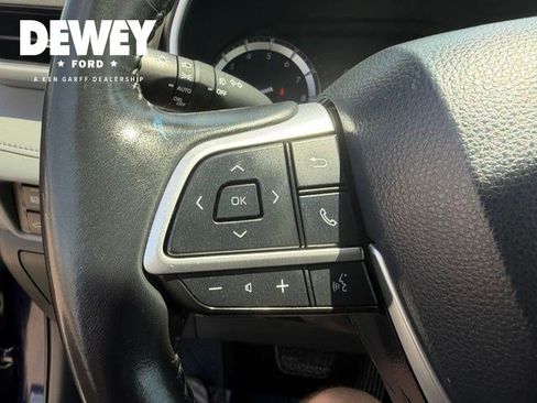 Used 2022 Toyota Highlander XLE AWD/4WD image 14
