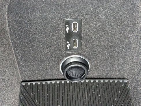 Used 2025 BMW 760i xDrive w/ Executive Package image 25