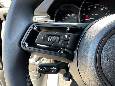 Used 2026 Porsche Macan image 16