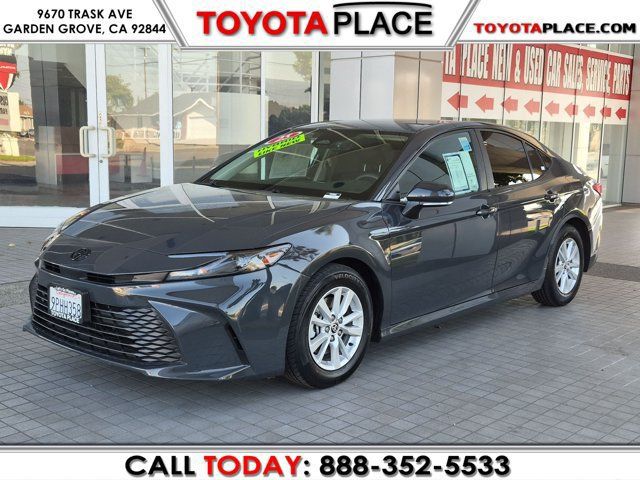 Used 2025 Toyota Camry LE w/ Convenience Package FWD image 1