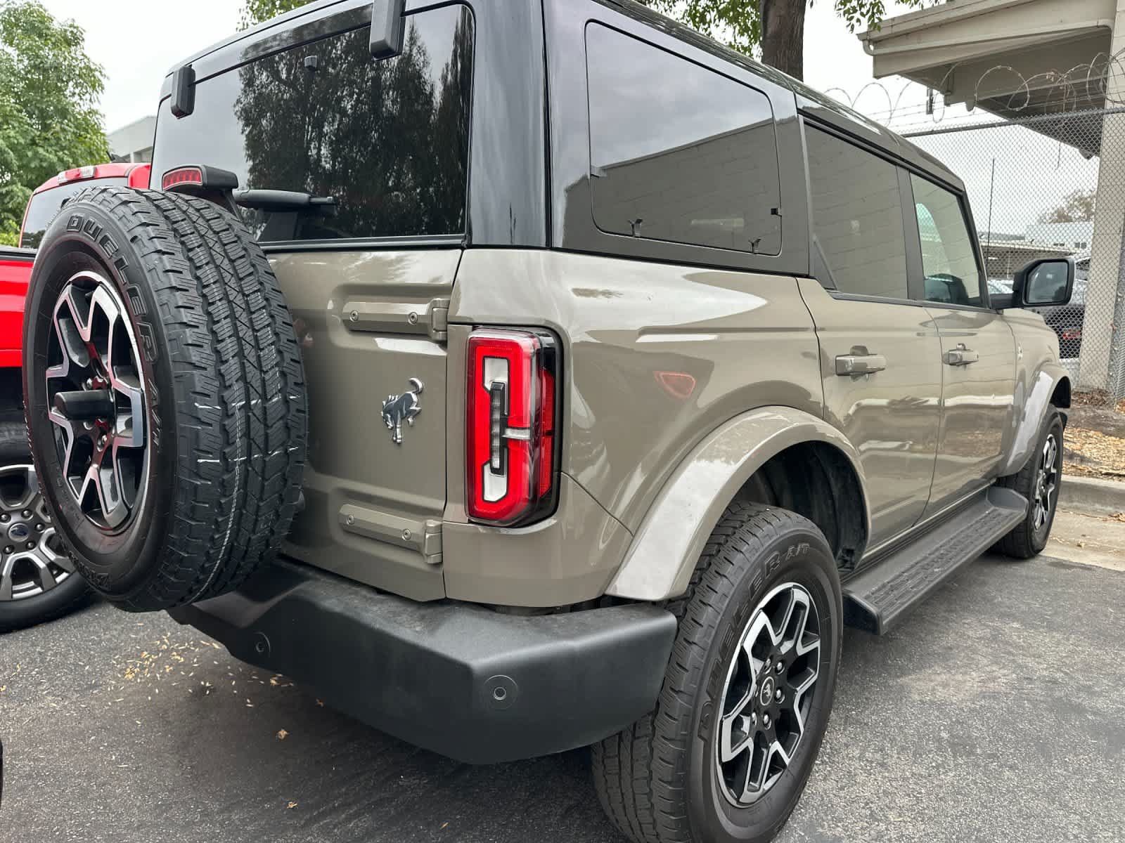 Used 2025 Ford Bronco Outer Banks AWD/4WD image 4