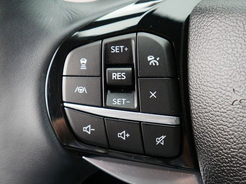 Used 2022 Ford Explorer Platinum w/ Equipment Group 601A AWD/4WD image 32