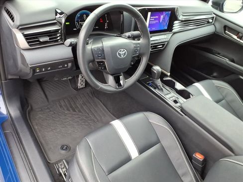 Certified 2025 Toyota Camry SE image 6