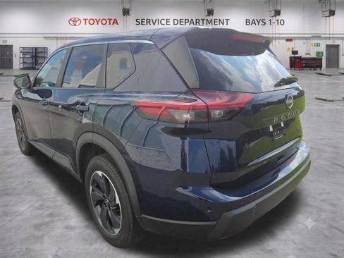 Used 2024 Nissan Rogue SV FWD image 9