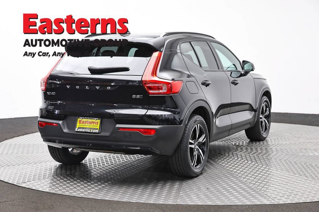 Used 2024 Volvo XC40 B5 Core AWD/4WD image 7