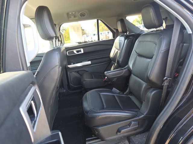 Used 2021 Ford Explorer XLT w/ Equipment Group 202A AWD/4WD image 18