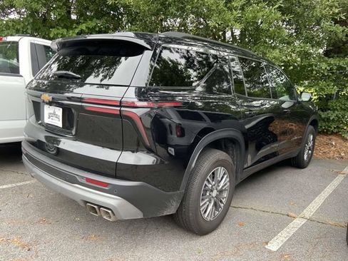 Used 2026 Chevrolet Traverse LT FWD image 4