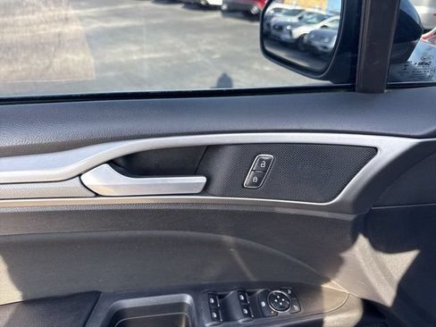Used 2020 Ford Fusion SE AWD/4WD image 14
