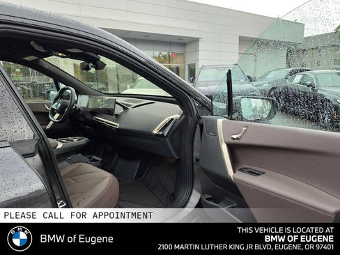 Used 2024 BMW iX xDrive50 w/ Sport Package AWD/4WD image 10