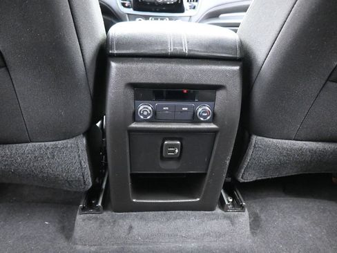 Used 2023 Chevrolet Traverse LT FWD image 38
