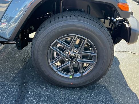 New 2025 Jeep Gladiator Sport image 10