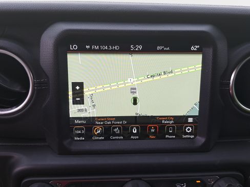 Used 2022 Jeep Wrangler Unlimited Sahara w/ Cold Weather Group AWD/4WD image 20