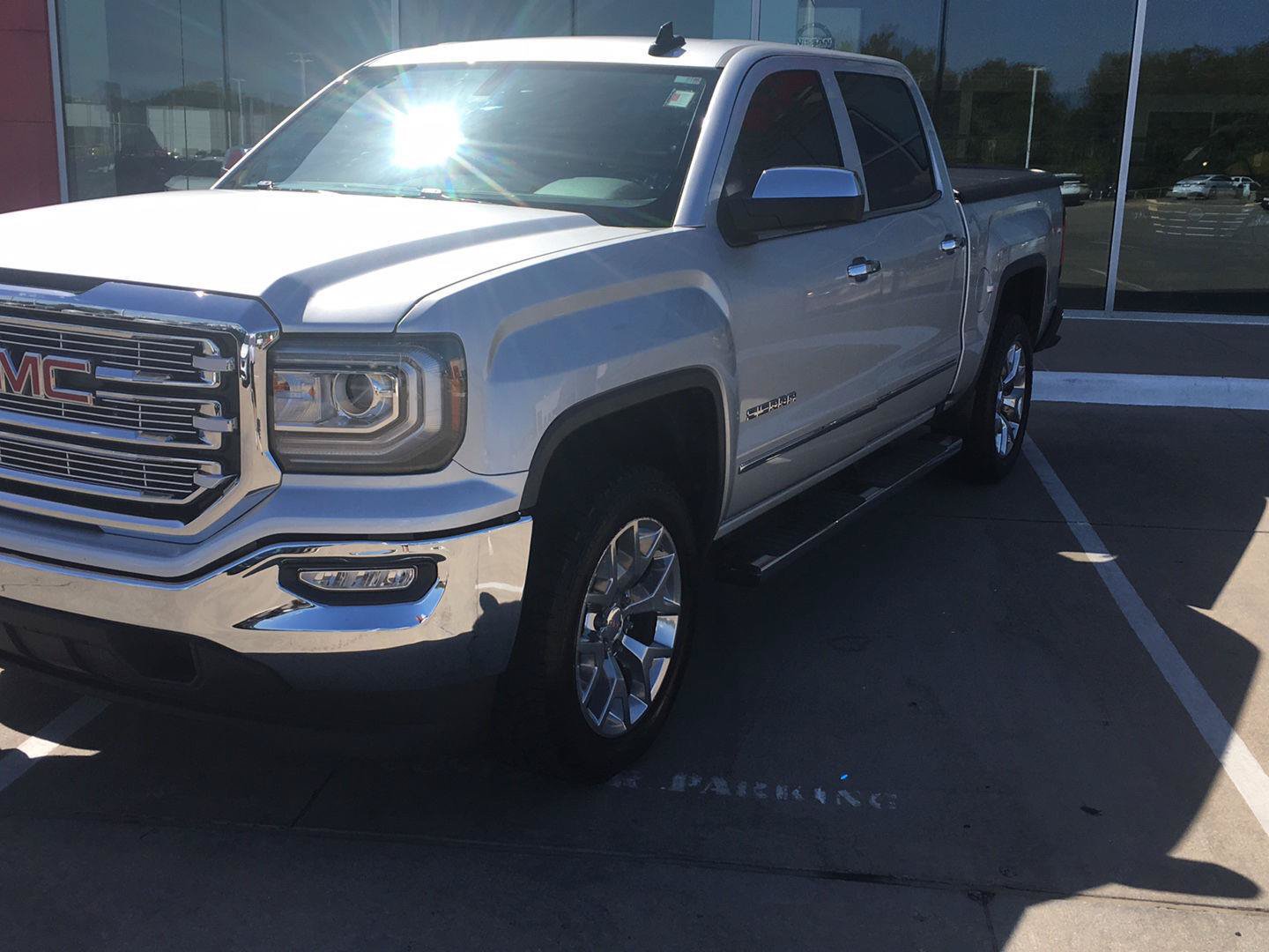 Used 2018 GMC Sierra 1500 SLT w/ SLT Premium Package RWD image 2