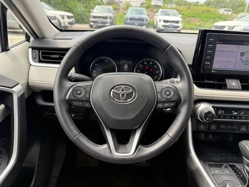 Used 2022 Toyota RAV4 XLE w/ XLE Grade Weather Package AWD/4WD image 20