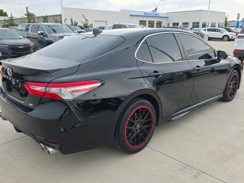 Used 2019 Toyota Camry SE FWD image 5