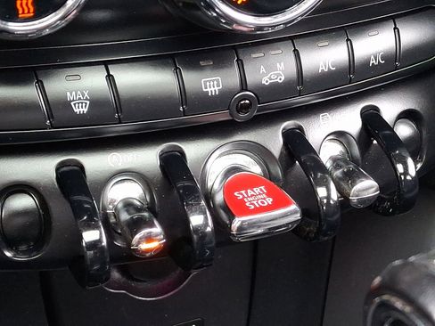 Used 2016 MINI Cooper 4-Door Hardtop image 26