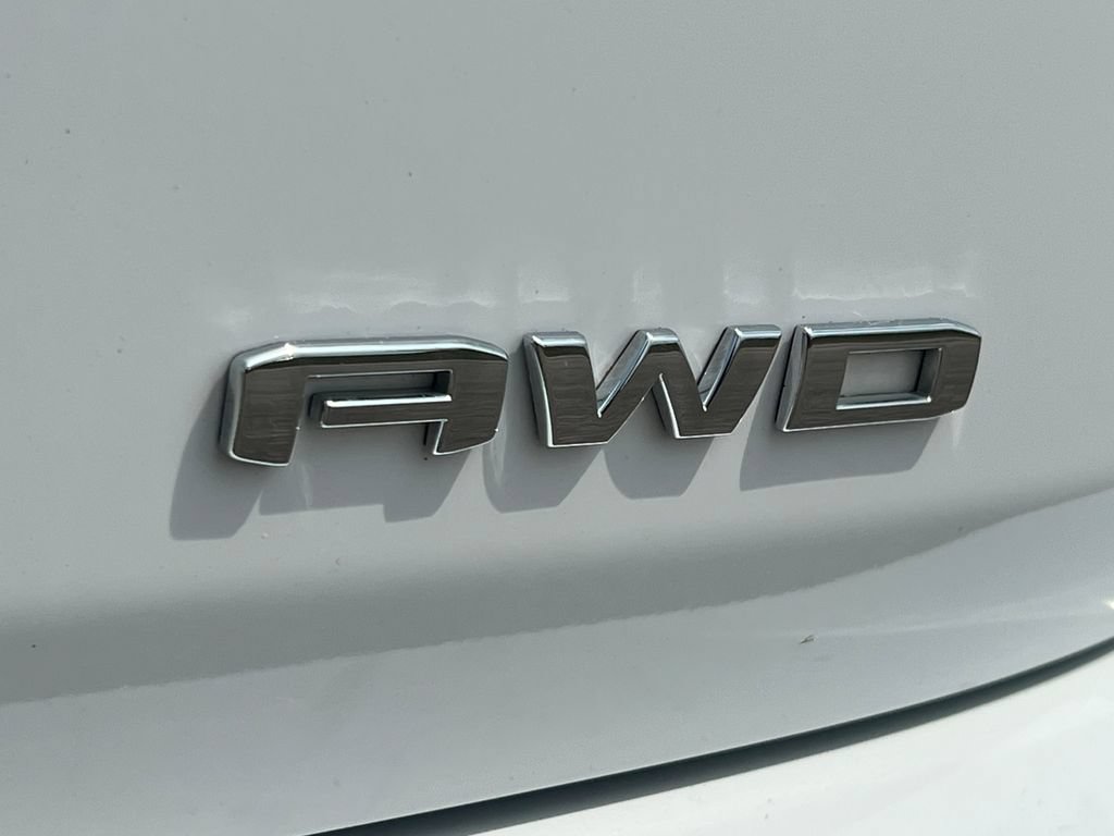 Used 2024 GMC Terrain SLE w/ Driver Convenience Package AWD/4WD image 2