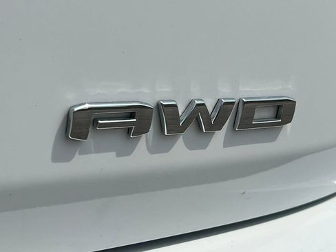 Used 2024 GMC Terrain SLE w/ Driver Convenience Package AWD/4WD image 2