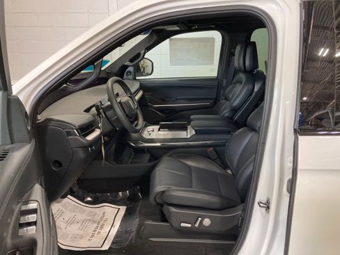 Used 2025 Lincoln Navigator L Reserve w/ Jet Appearance Package image 24