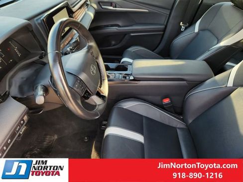 Used 2025 Toyota Camry SE image 14